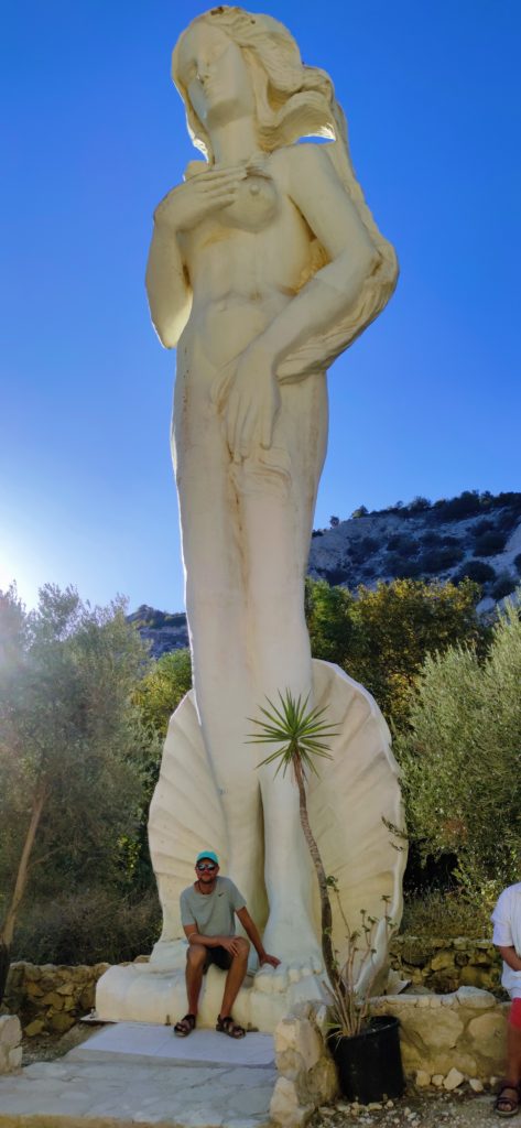Majestatyczny posąg Afrodyty