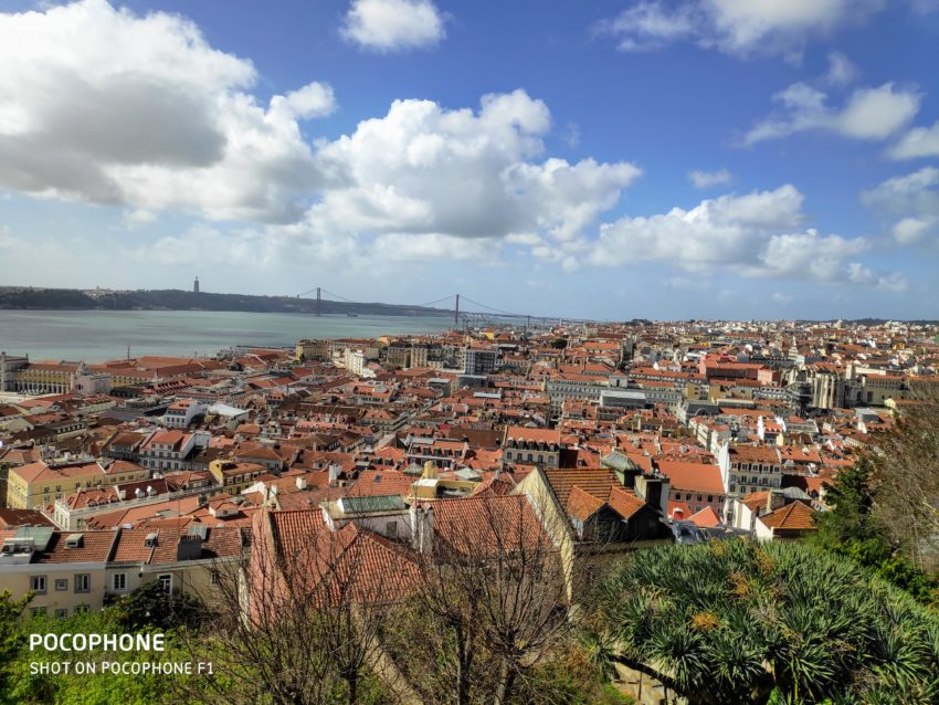 Widok na Lizbone z dziedzińca zamku św. Jerzego