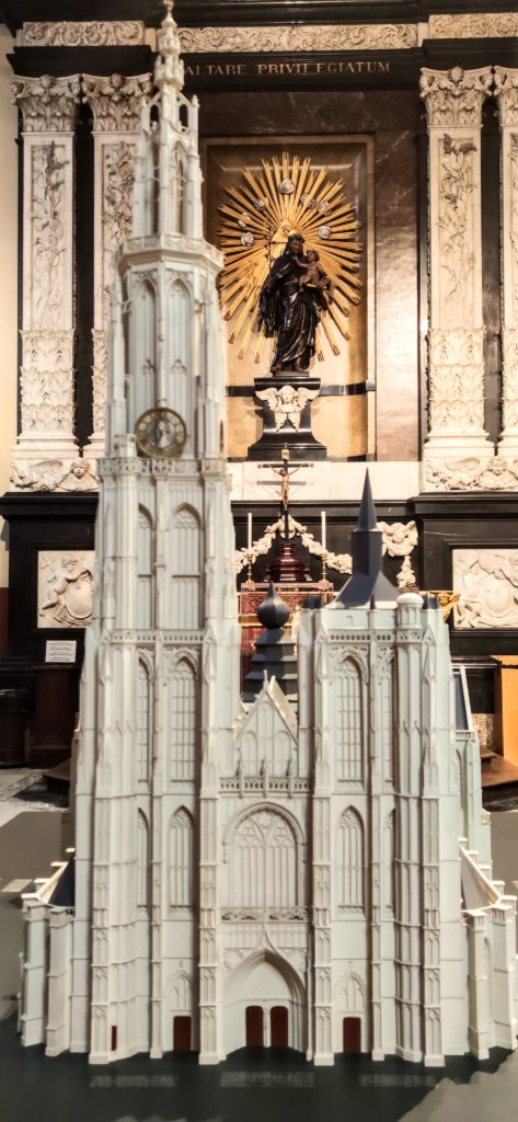Katedra w Antwerpii niestety tylko makieta.